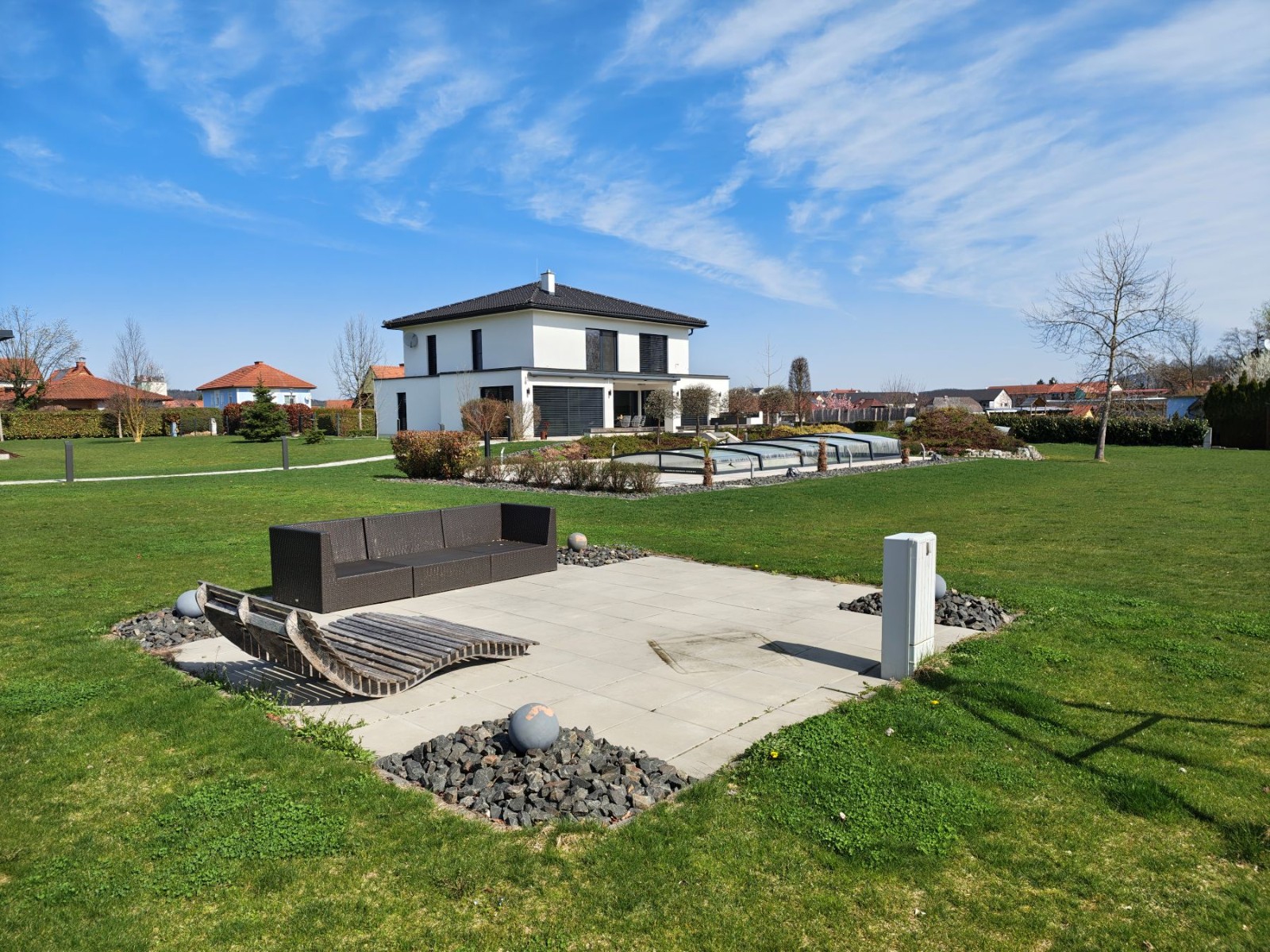Moderne exklusive Villa in Ruhelage mit parkähnlichem 4000m² Grundstück samt Poolanlage