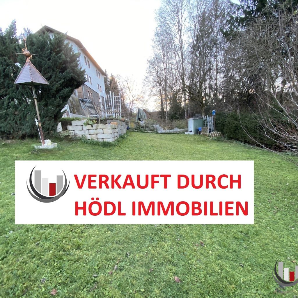 Ruhiges sonniges Baugrundstück mit Doppelgarage und Gartenhütte in zentraler Lage (3144)