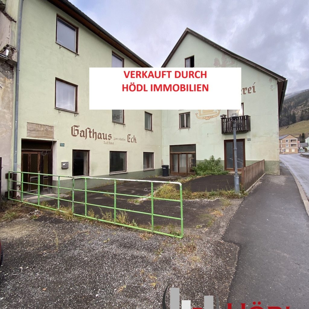 Sanierungsbedürftiges Mehrparteienhaus in Zentrumlage