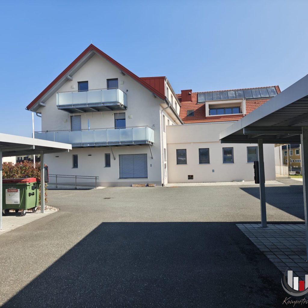 Neuwertiges generalsaniertes Zinshaus mit 9 Wohnungen, Arztpraxis und Gastrobetrieb