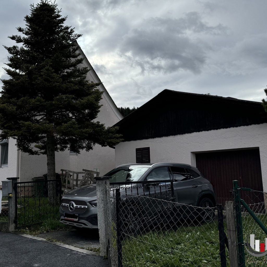 Teilsaniertes Einfamilienhaus mit großem sonnigem Grundstück in Köflach