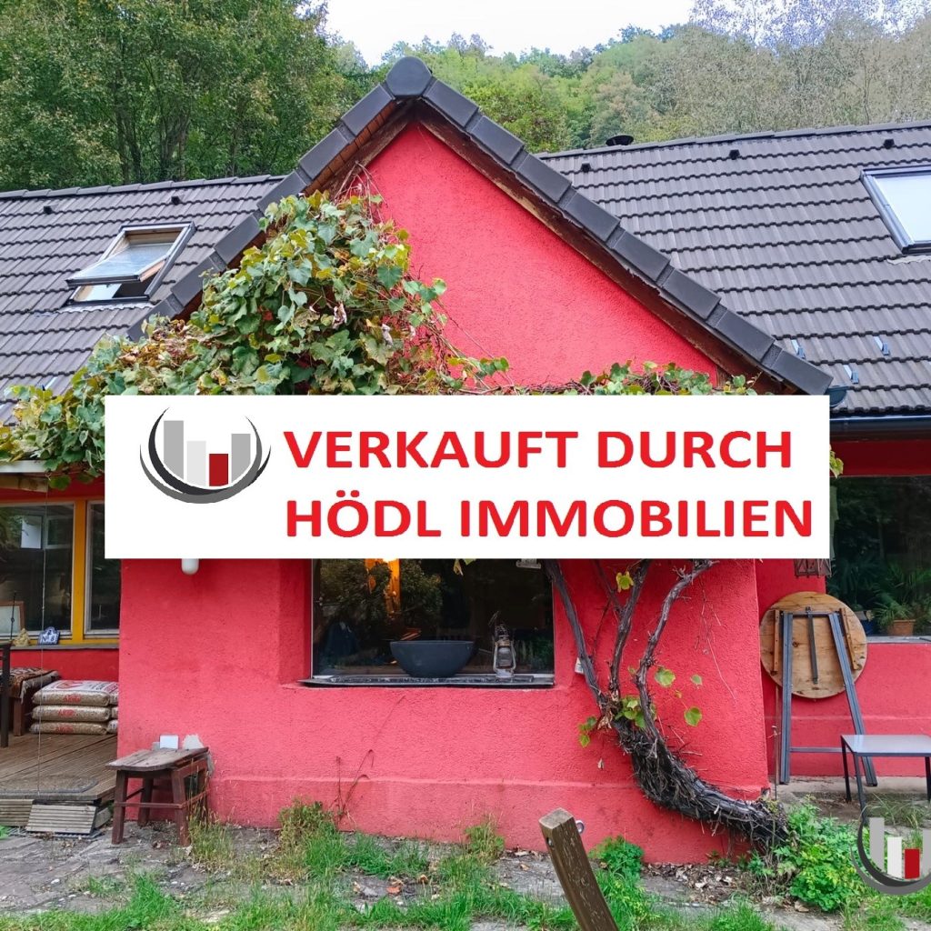 Teilrenoviertes Wohnhaus mit großzügigem Grundstück und Erweiterungspotential (2388)