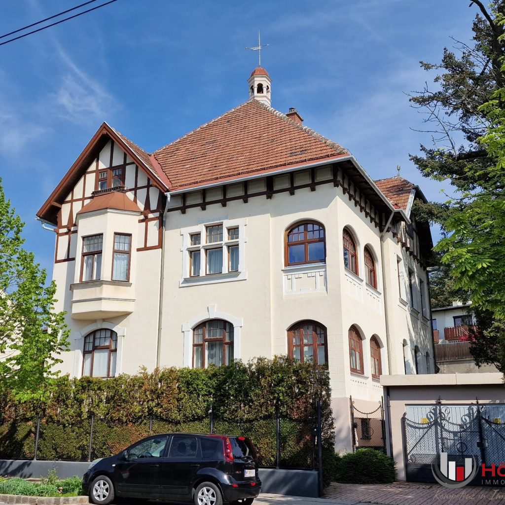 Feudales Wohnen im Dachgeschoss einer schönen Jugendstilvilla mit ausbaubarem Dachboden samt Galerie