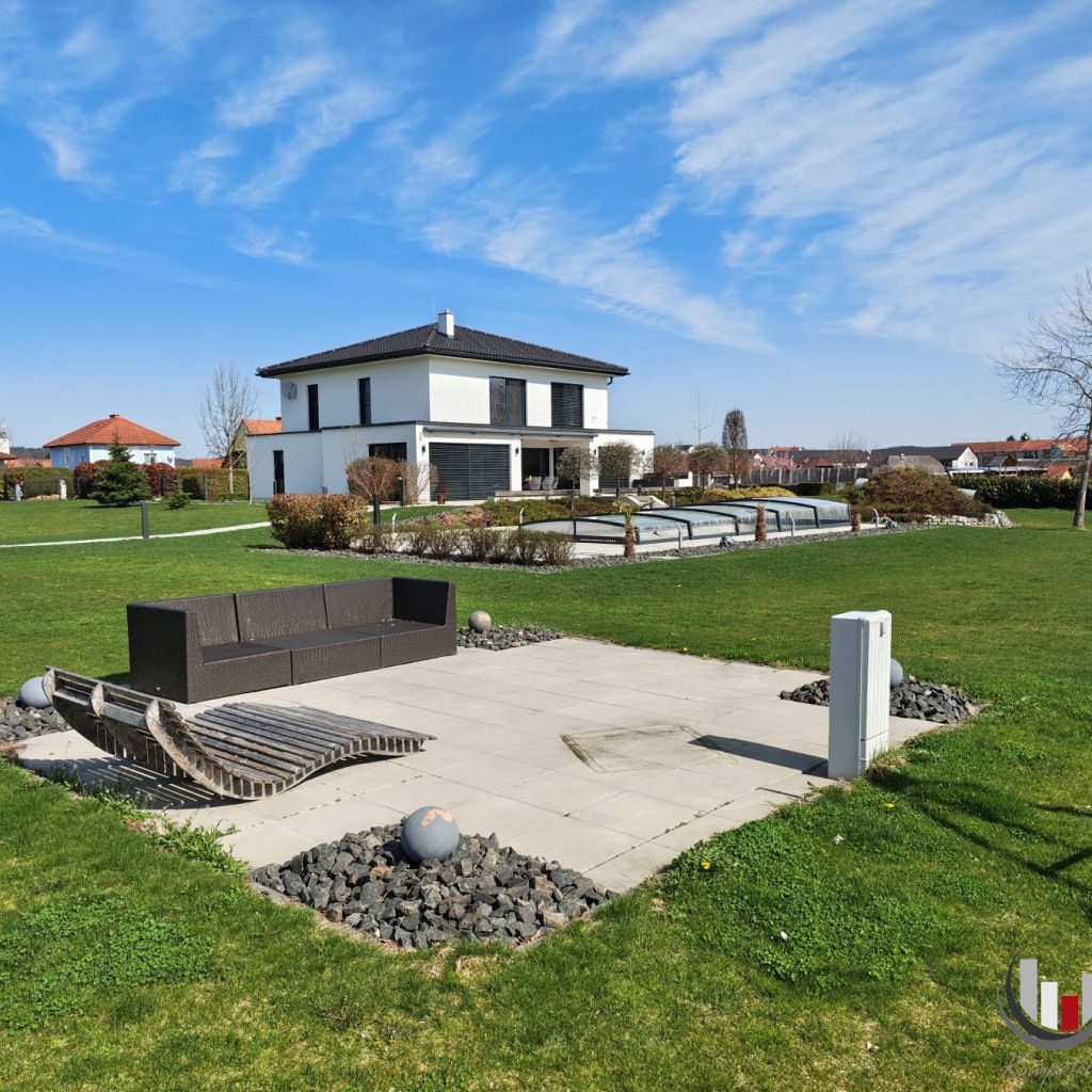 Moderne exklusive Villa in Ruhelage mit parkähnlichem 4000m² Grundstück samt Poolanlage